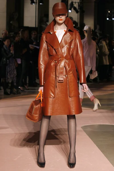 Look 18